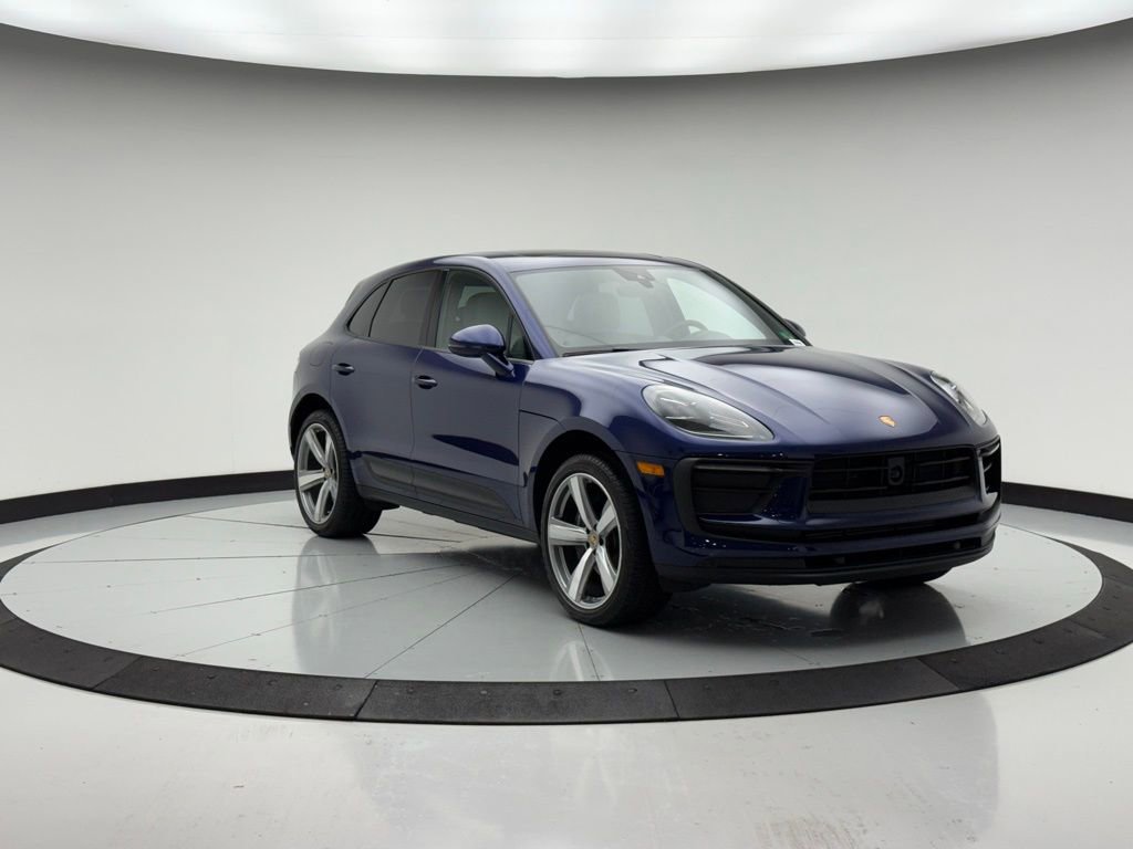 Certified 2025 Porsche Macan image 7