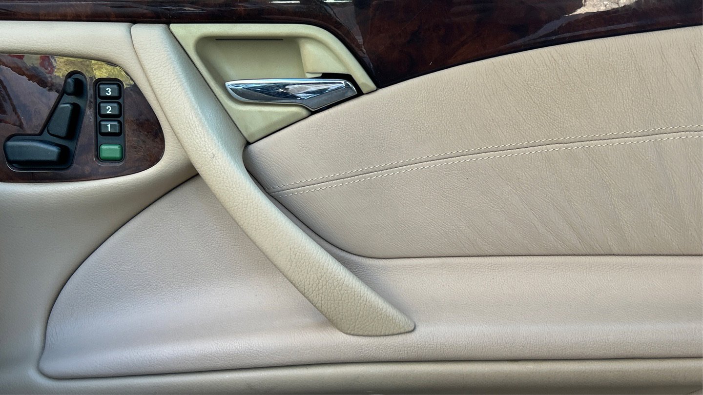 Used 2000 Mercedes-Benz E 320 Sedan image 40