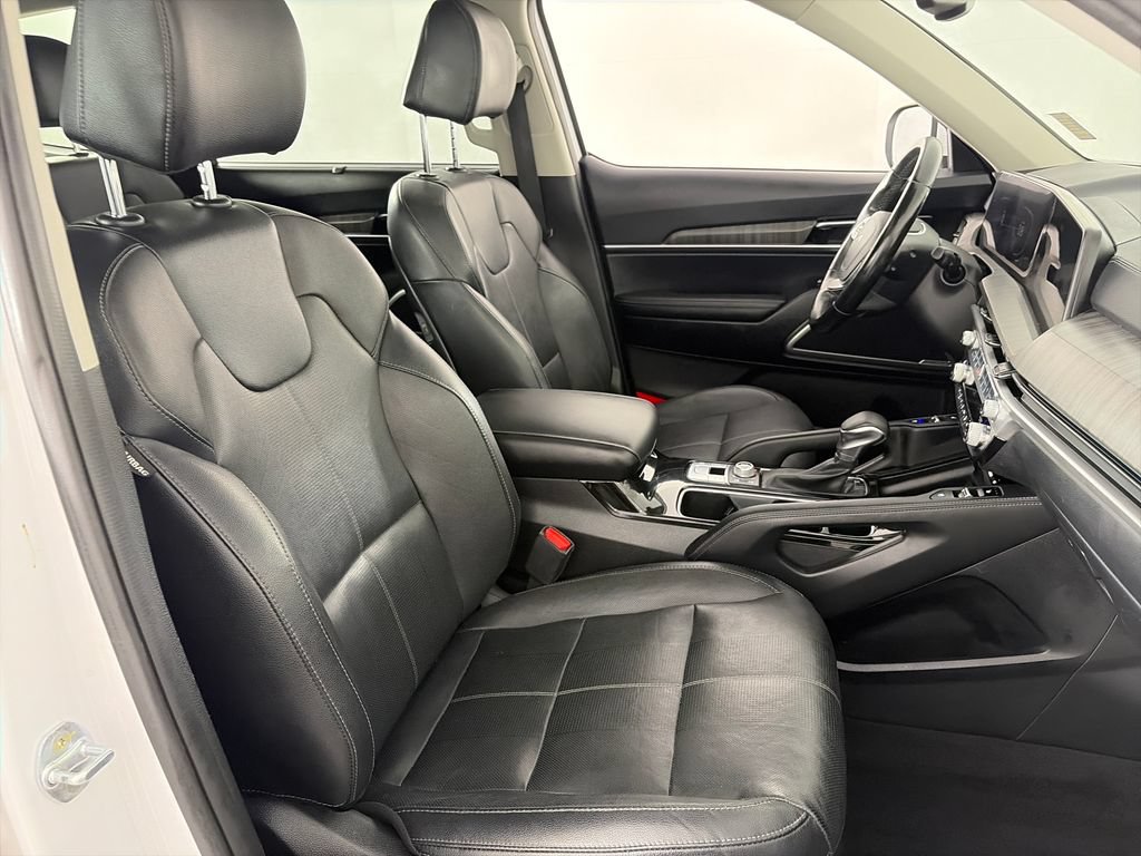 Used 2023 Kia Telluride EX w/ EX Captain's Chair Package AWD/4WD image 32