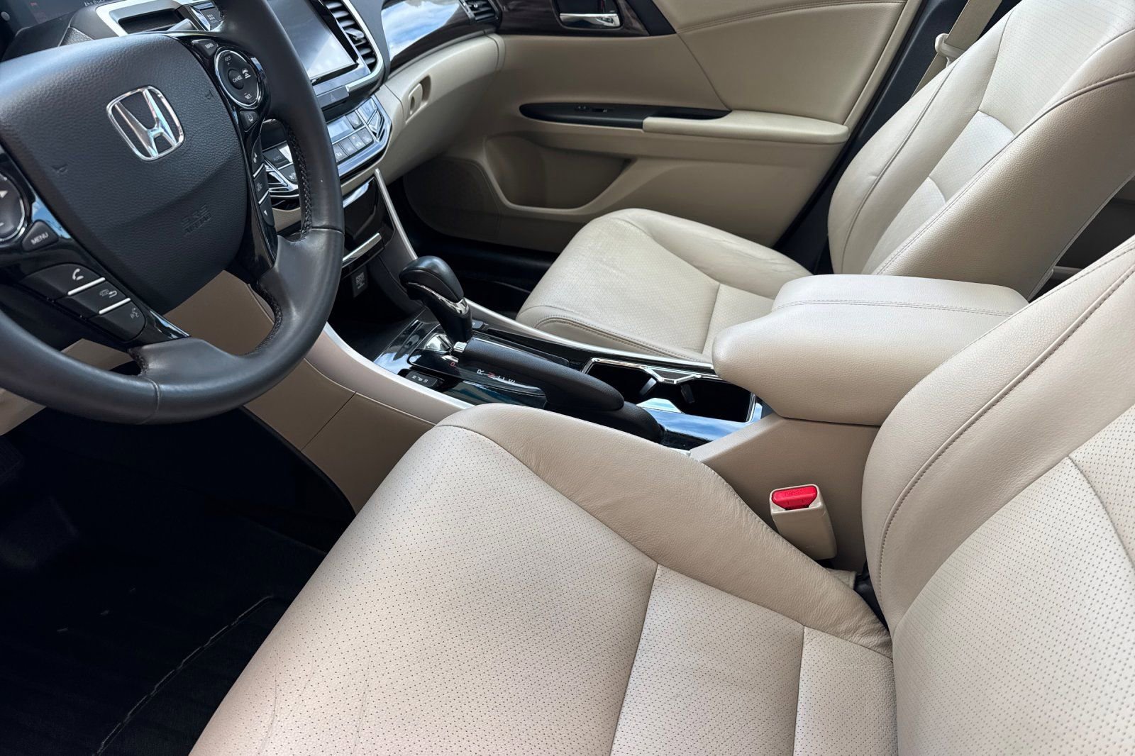 Used 2016 Honda Accord Touring image 13