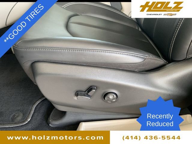 Used 2024 Chrysler Pacifica Touring-L image 13