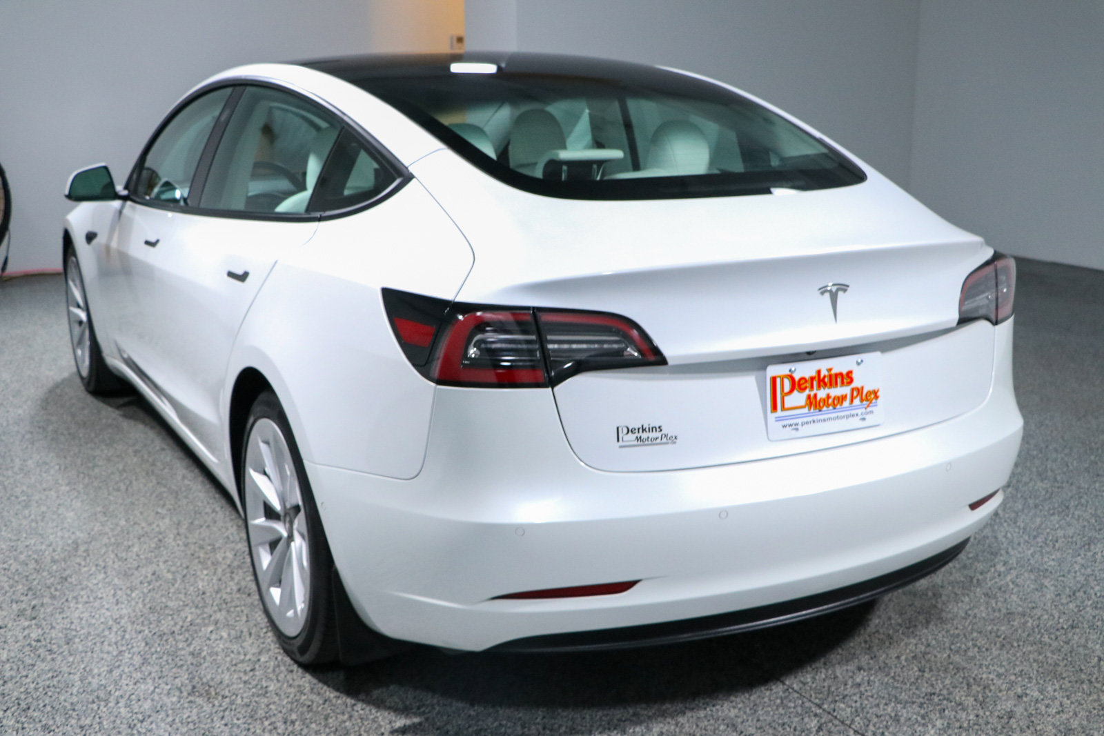 Used 2021 Tesla Model 3 Standard Range Plus RWD image 9
