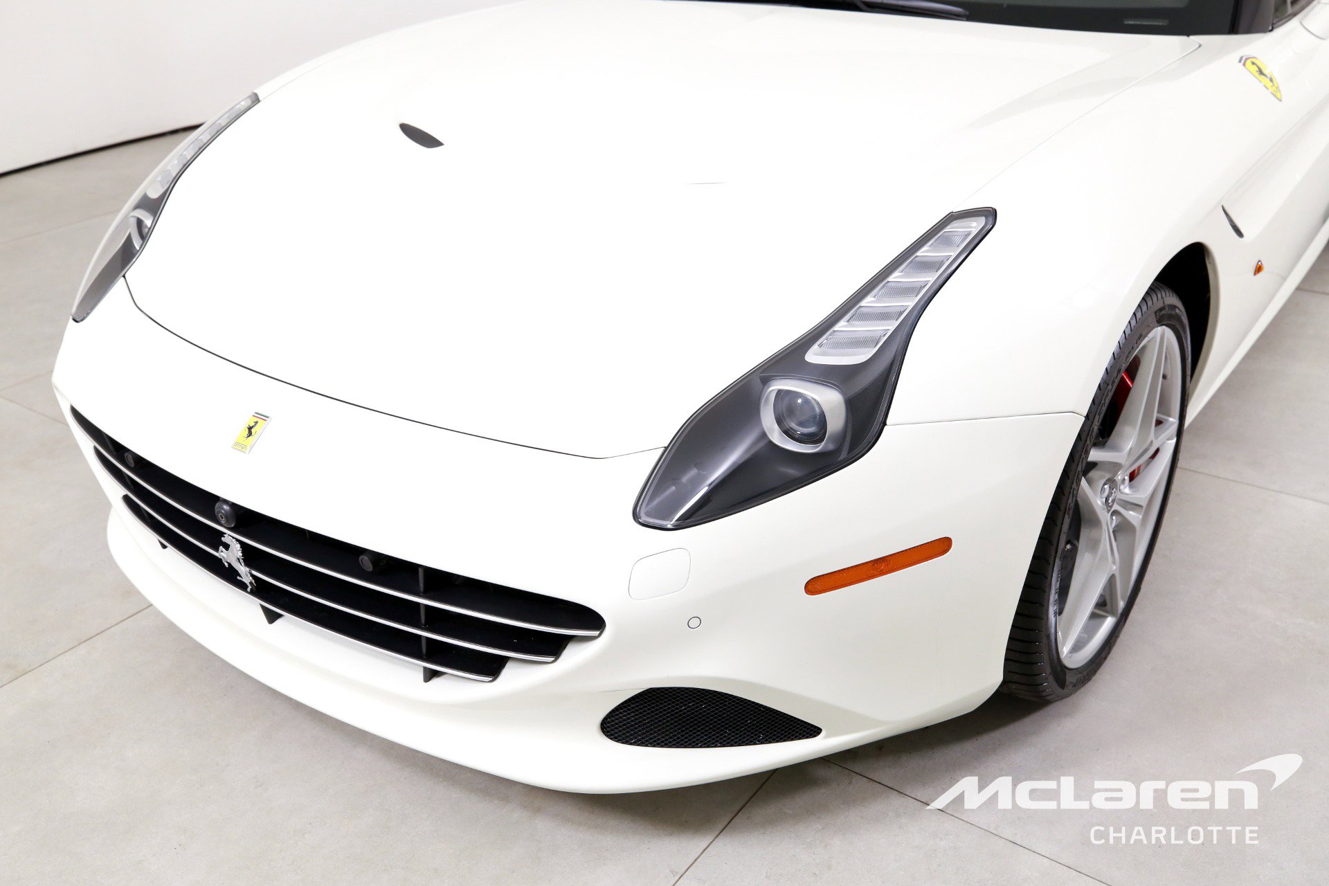 Used 2017 Ferrari California T image 31
