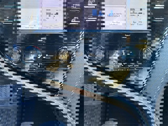 Used 2020 Toyota Camry SE image 21