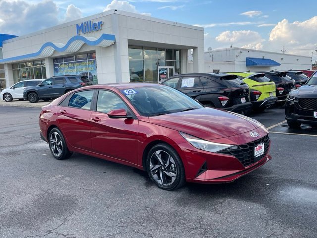 Used 2023 Hyundai Elantra SEL w/ Convenience Package FWD image 2
