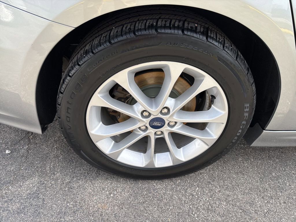 Used 2020 Ford Fusion SE image 9