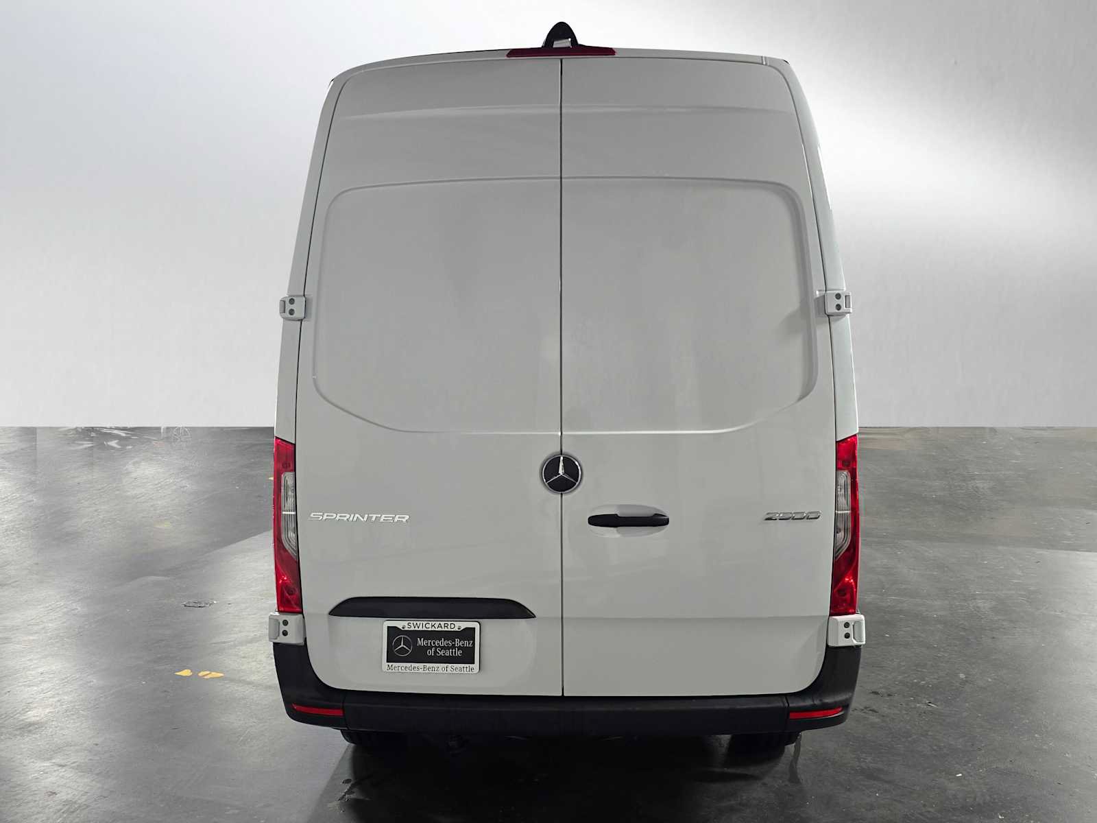 Used 2025 Mercedes-Benz Sprinter 2500 image 4