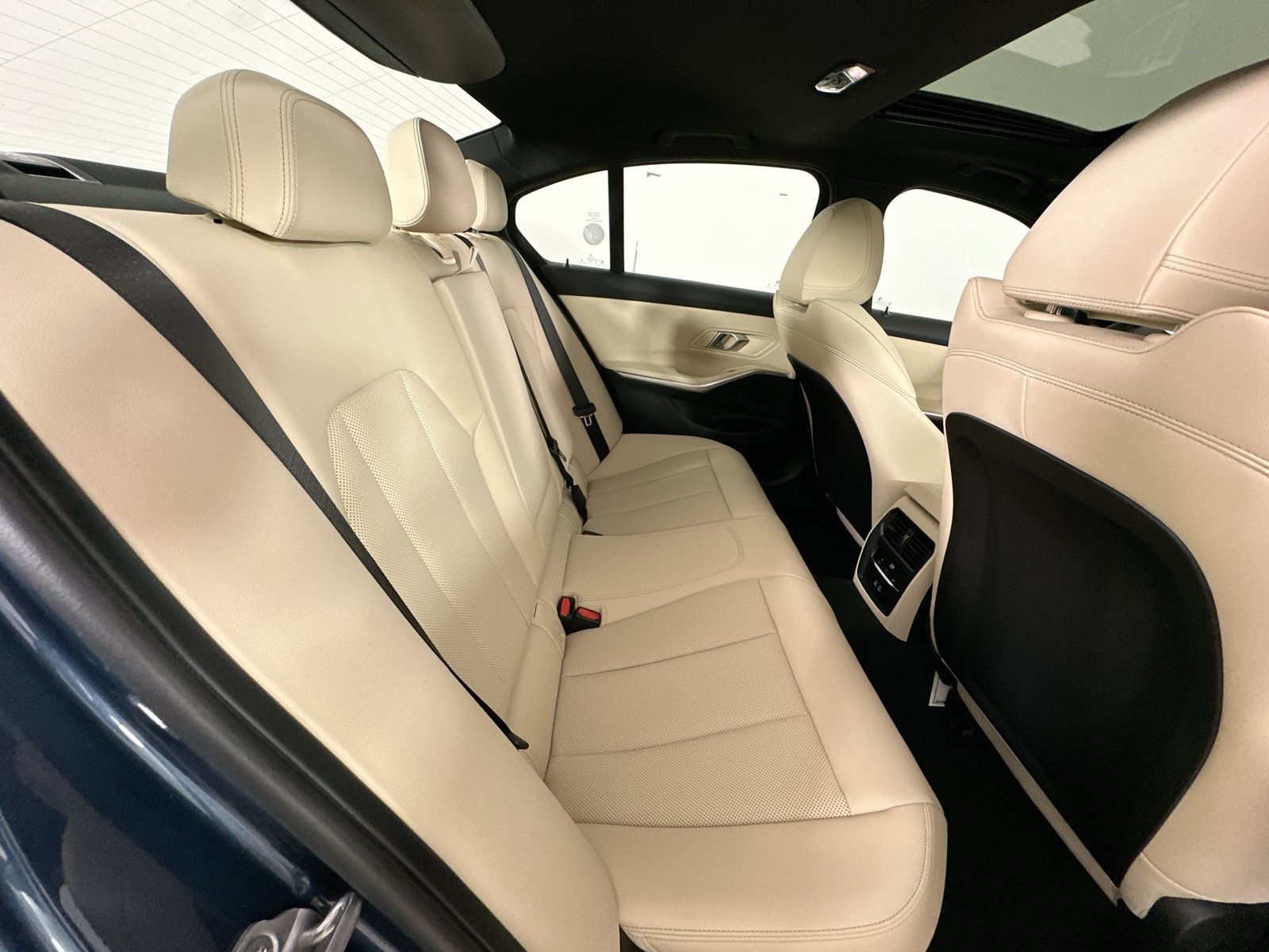 New 2026 BMW 330i xDrive Sedan w/ Premium Package AWD/4WD image 44