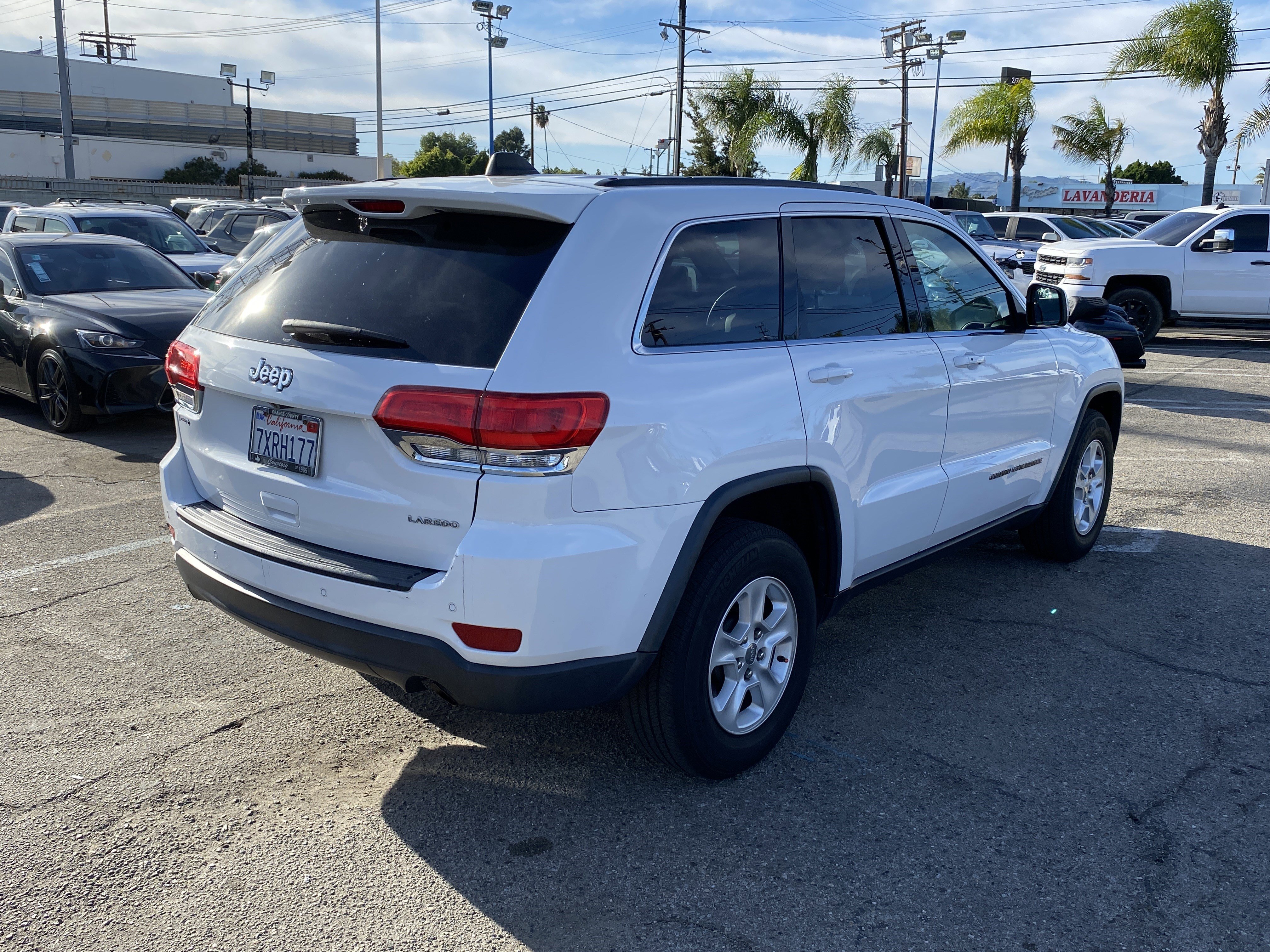 Used 2017 Jeep Grand Cherokee Laredo image 5