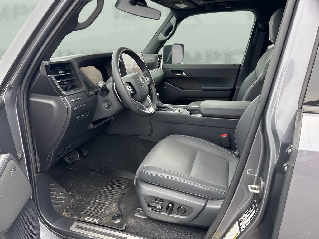 Used 2024 Lexus GX 550 w/ Cold Area Package AWD/4WD image 9