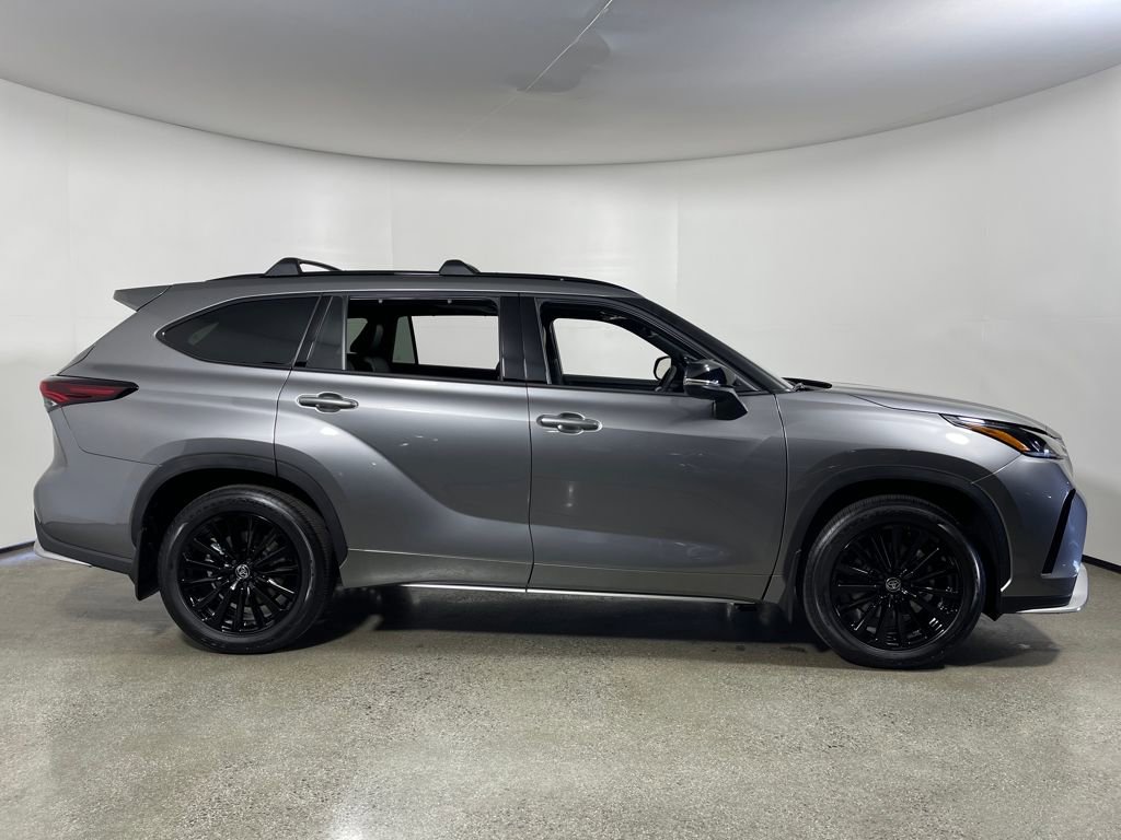 New 2026 Toyota Highlander XSE image 2
