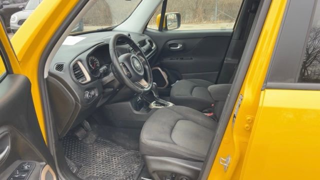 Used 2017 Jeep Renegade Latitude w/ Popular Equipment Group image 18