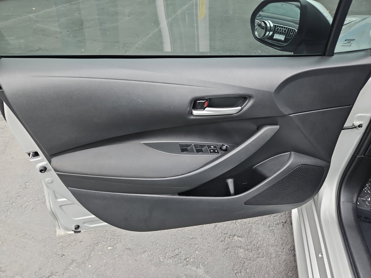 Used 2021 Toyota Corolla LE image 27