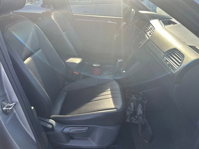 Used 2022 Volkswagen Tiguan SE R-Line FWD image 22