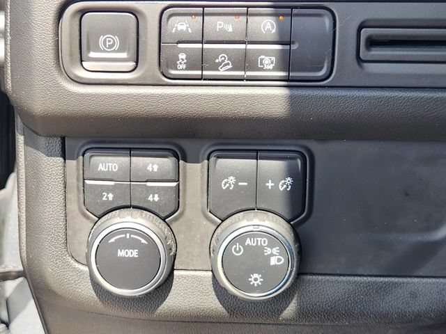 Used 2023 Chevrolet Tahoe Z71 w/ Luxury Package AWD/4WD image 21