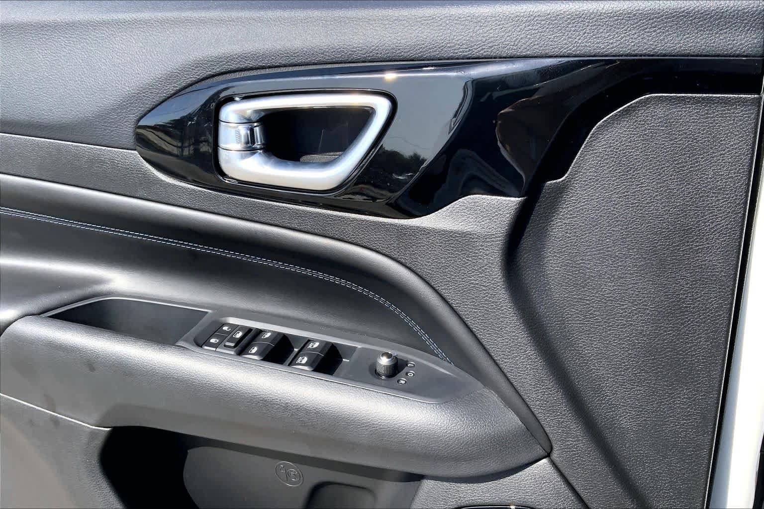 New 2026 Jeep Compass Latitude AWD/4WD image 17