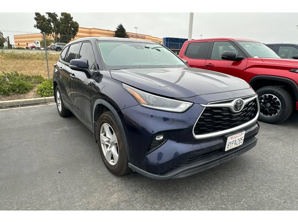 Used 2021 Toyota Highlander LE AWD/4WD image 2