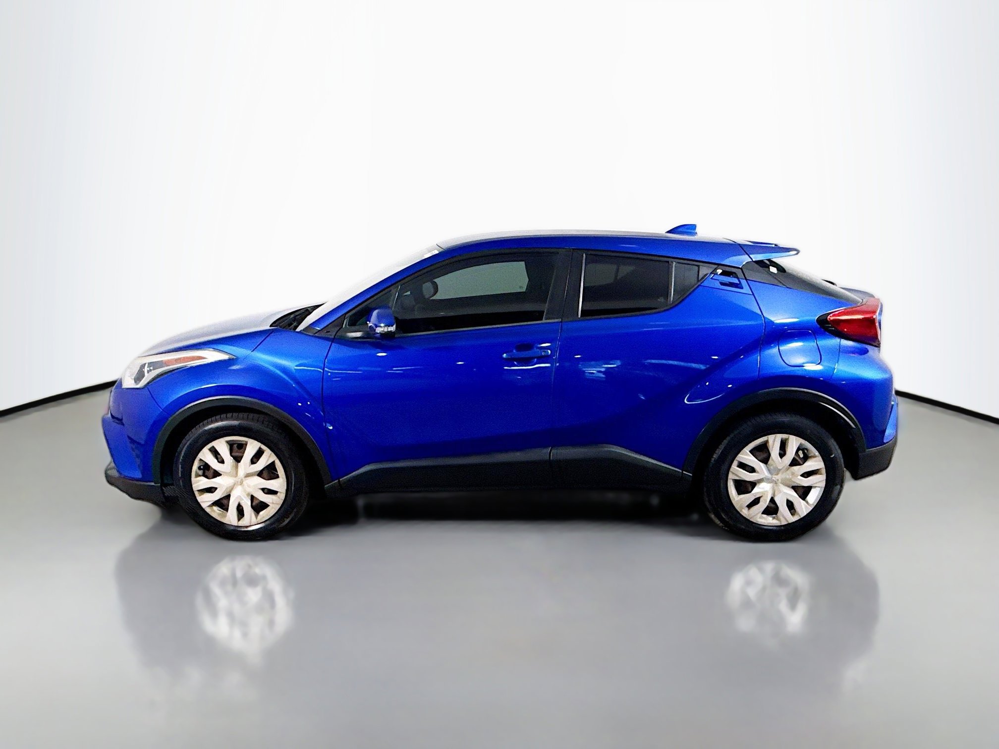 Used 2019 Toyota C-HR LE image 6