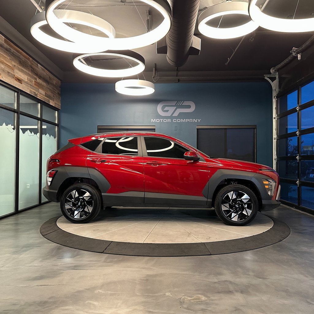 Used 2024 Hyundai Kona SEL image 2