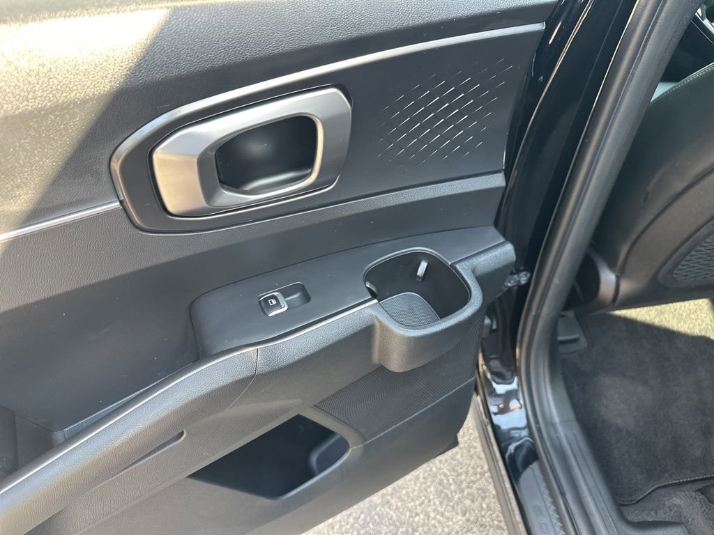 Used 2024 Kia Sorento S w/ Panoramic Sunroof Package image 16