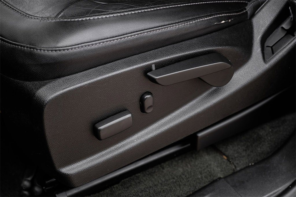 Used 2016 GMC Canyon SLT image 32