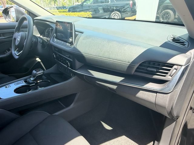 Used 2024 Nissan Rogue S FWD image 17