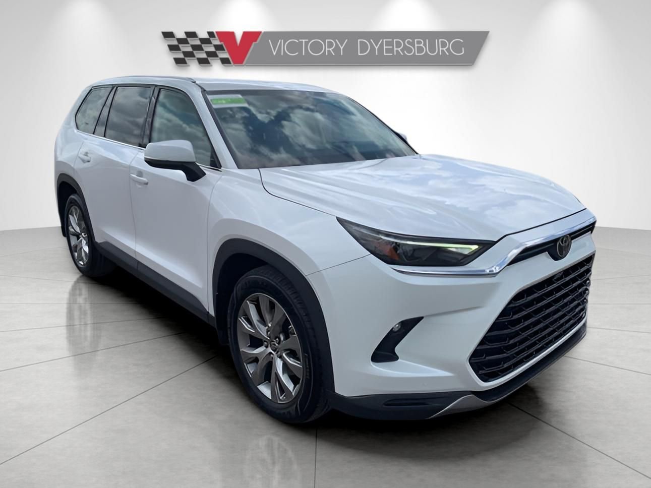 Used 2024 Toyota Grand Highlander AWD image 2