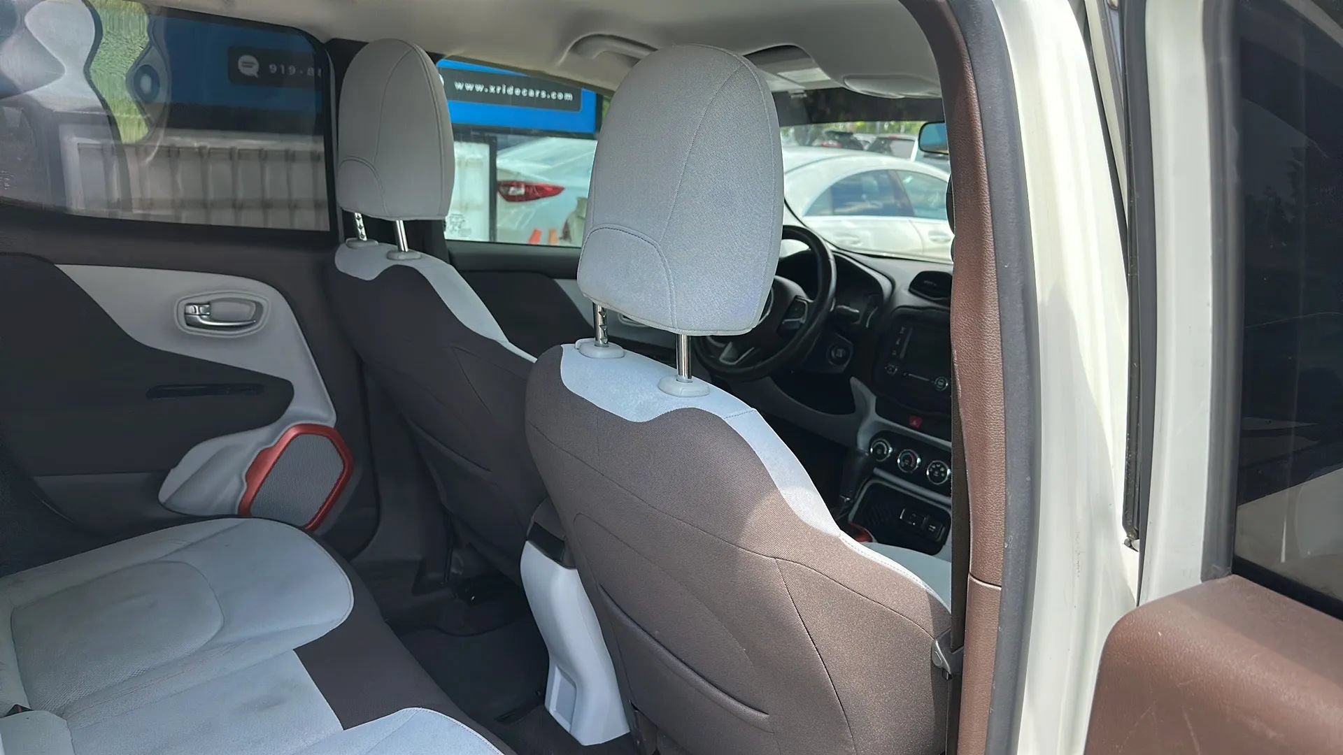 Used 2016 Jeep Renegade Latitude w/ Safety & Security Group FWD image 18