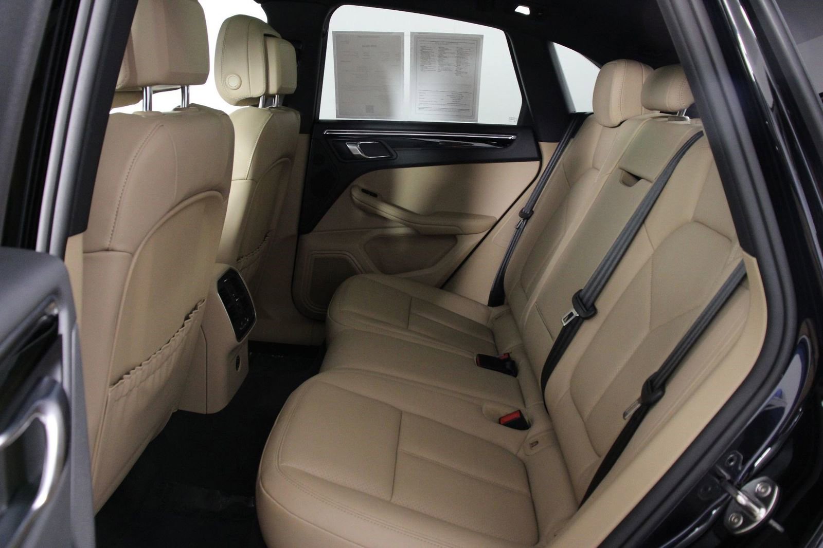 Certified 2025 Porsche Macan image 33