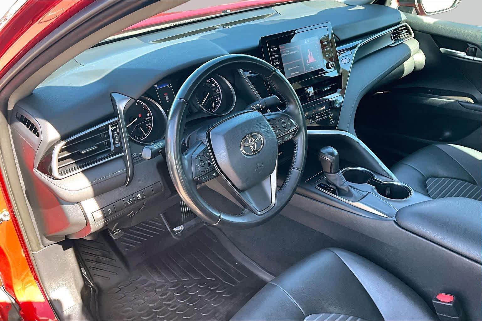 Used 2021 Toyota Camry SE w/ Convenience Package FWD image 17