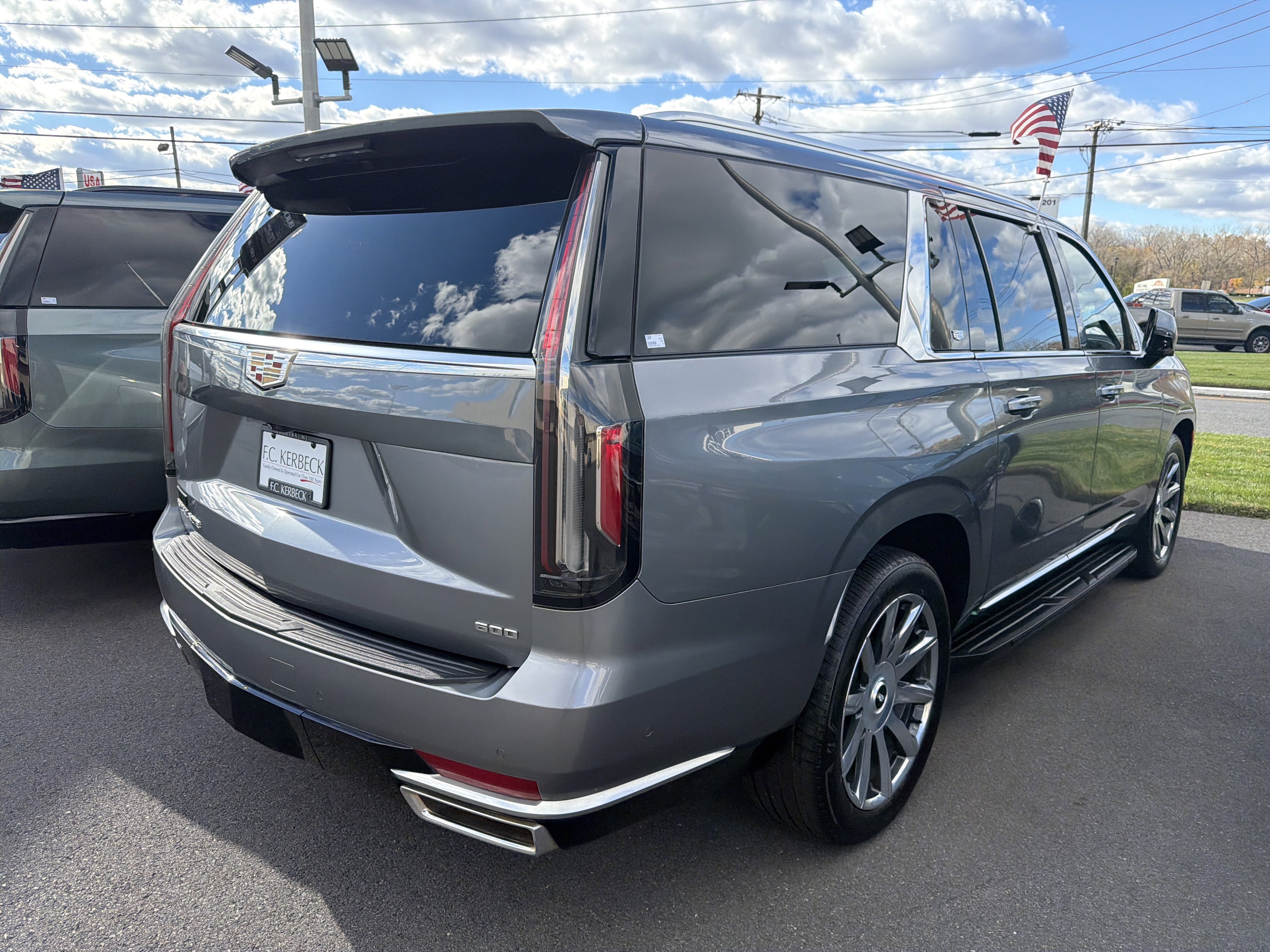 Used 2022 Cadillac Escalade ESV Premium Luxury Platinum image 6