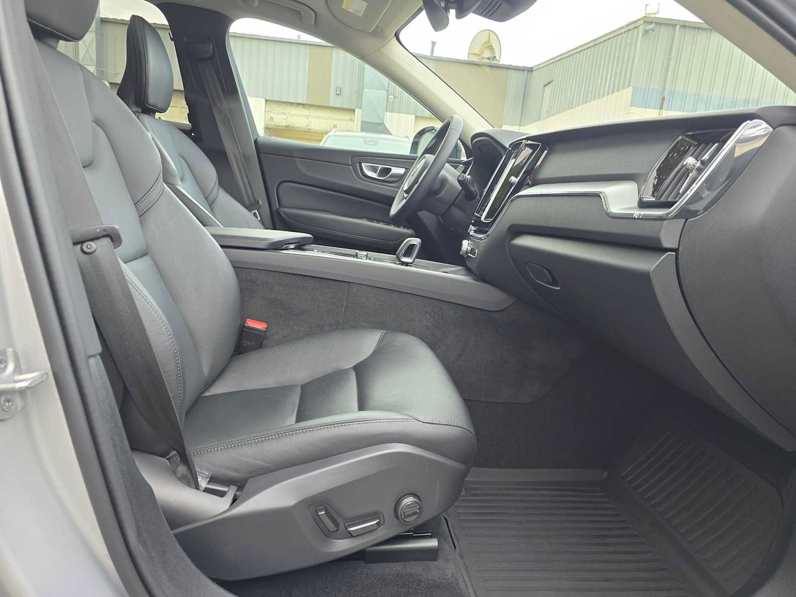 Certified 2024 Volvo XC60 B5 Core w/ Protection Package Premier AWD/4WD image 10