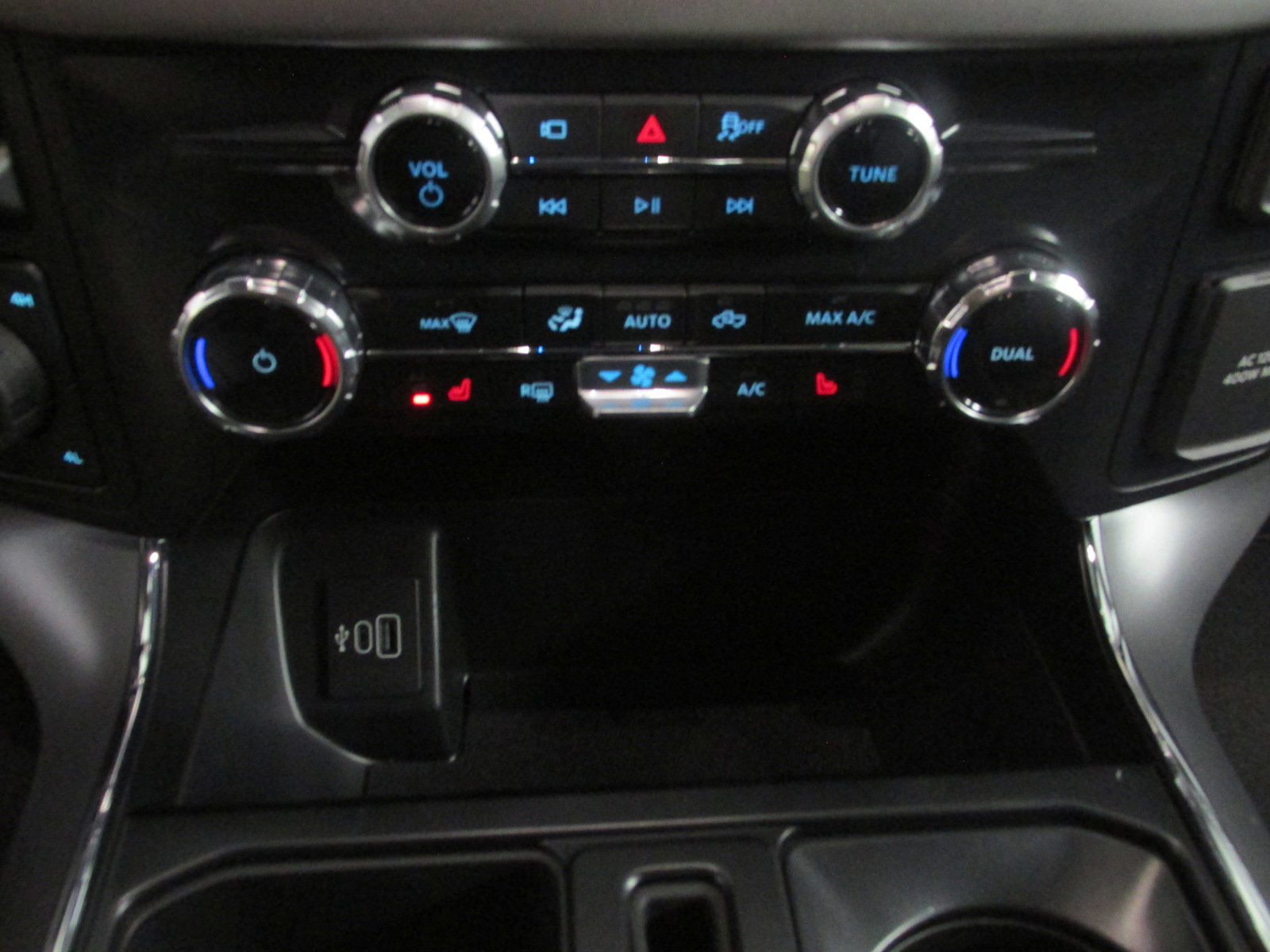 New 2025 Ford F150 XLT w/ Equipment Group 302A MID image 34