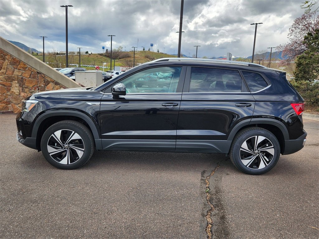 New 2024 Volkswagen Taos SE image 6