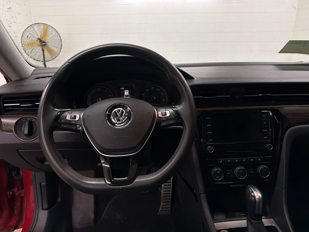 Used 2022 Volkswagen Passat 2.0T FWD image 9