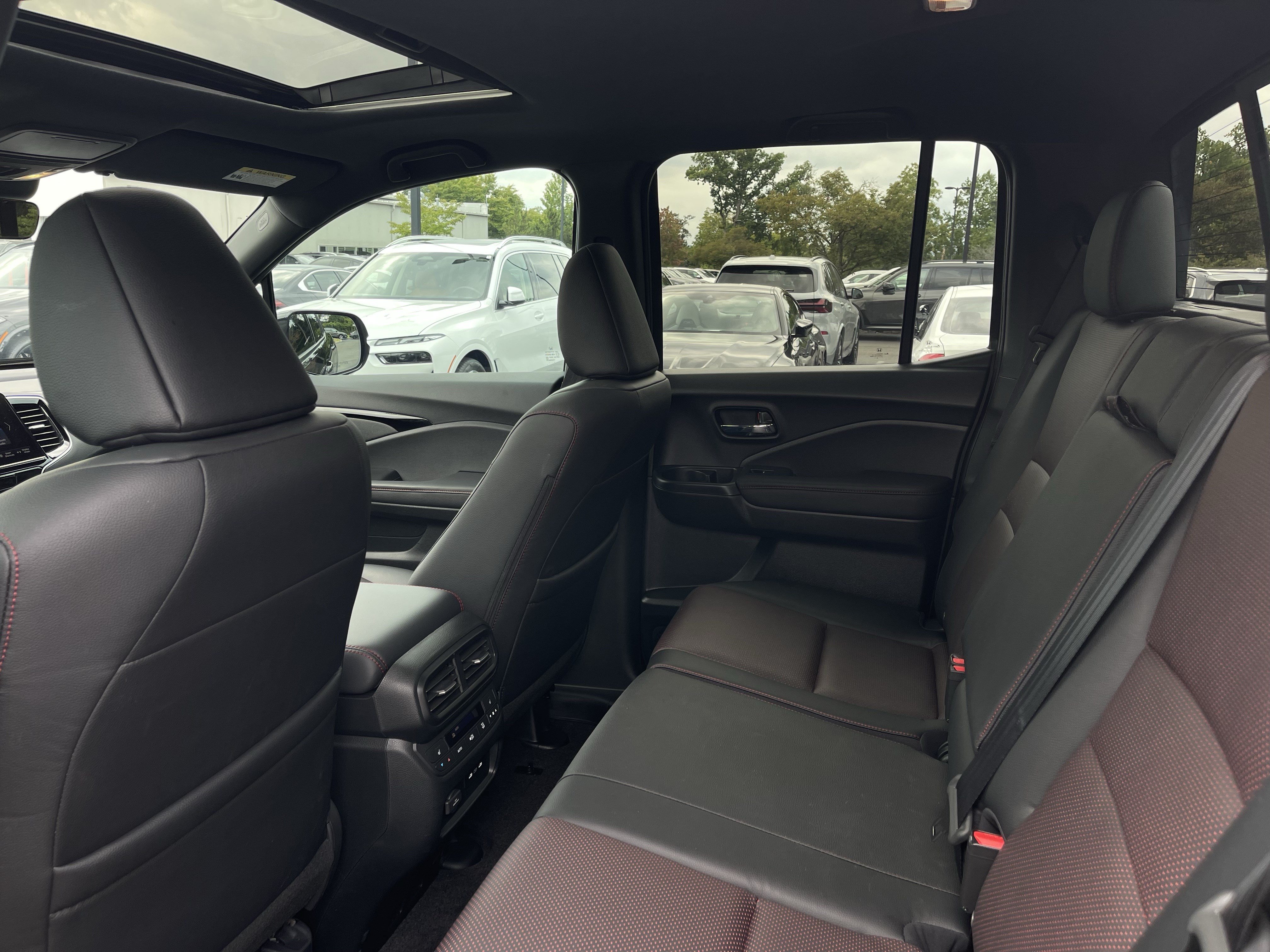 Used 2025 Honda Ridgeline Black Edition image 23