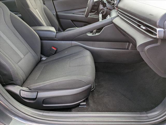 Used 2021 Hyundai Elantra SE image 21