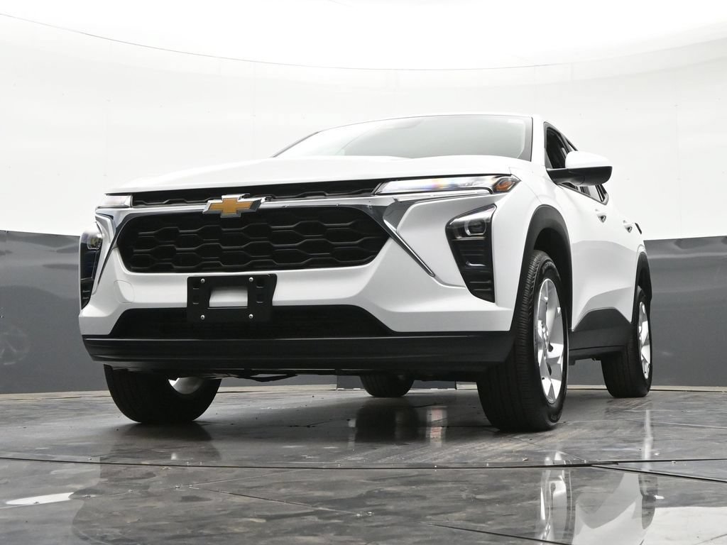 Certified 2025 Chevrolet Trax LS w/ LS Convenience Package FWD image 31