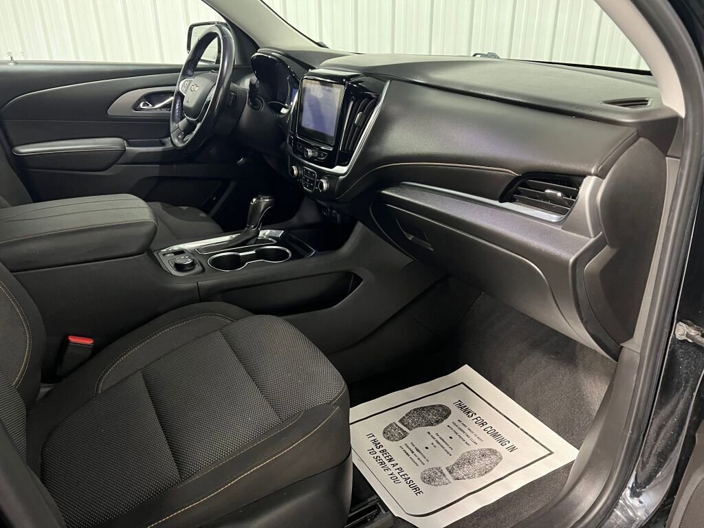 Used 2020 Chevrolet Traverse LT image 3