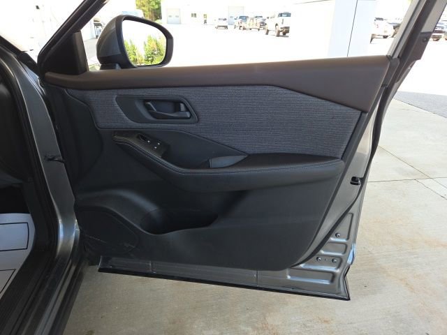 Used 2021 Nissan Rogue S AWD/4WD image 44