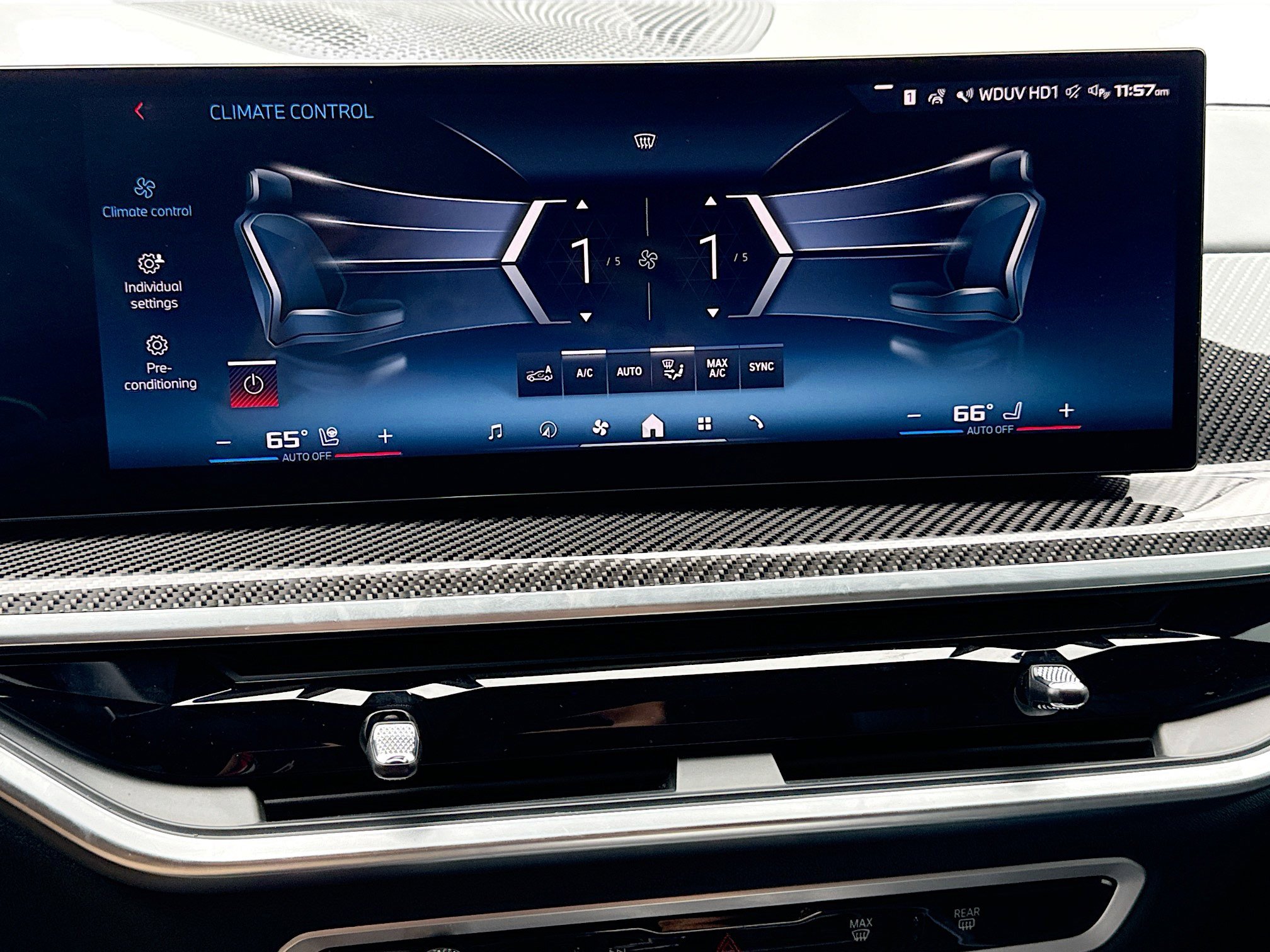 Used 2024 BMW X7 M60i w/ Executive Package image 37