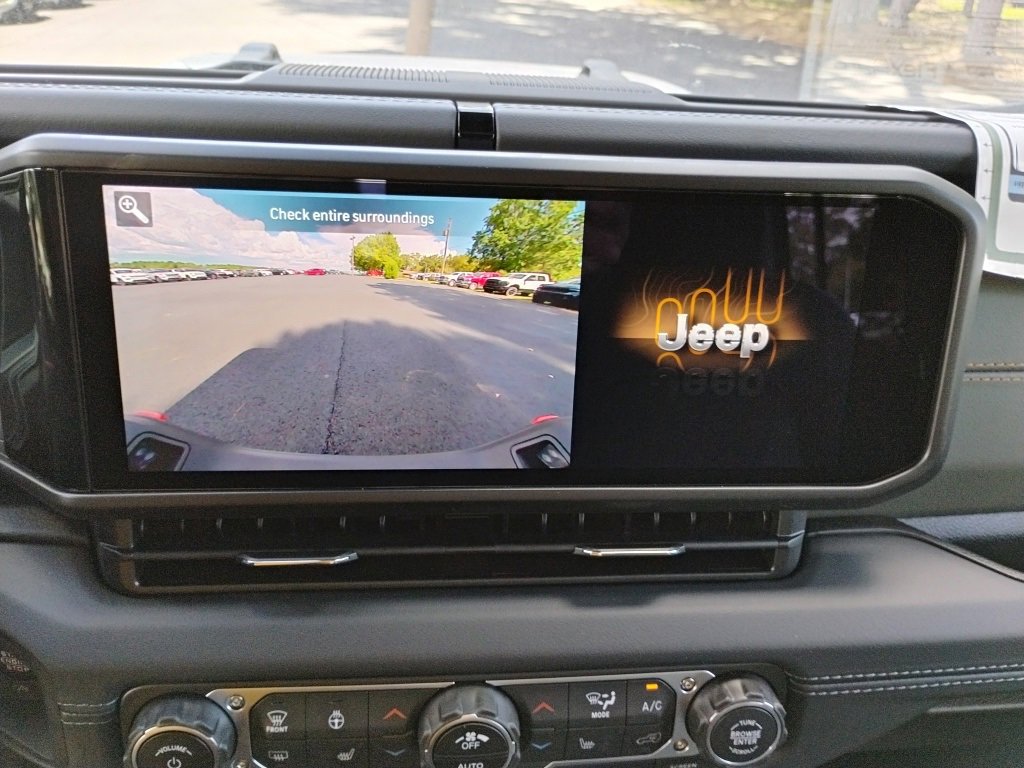 New 2025 Jeep Gladiator Mojave w/ Convenience Group image 33