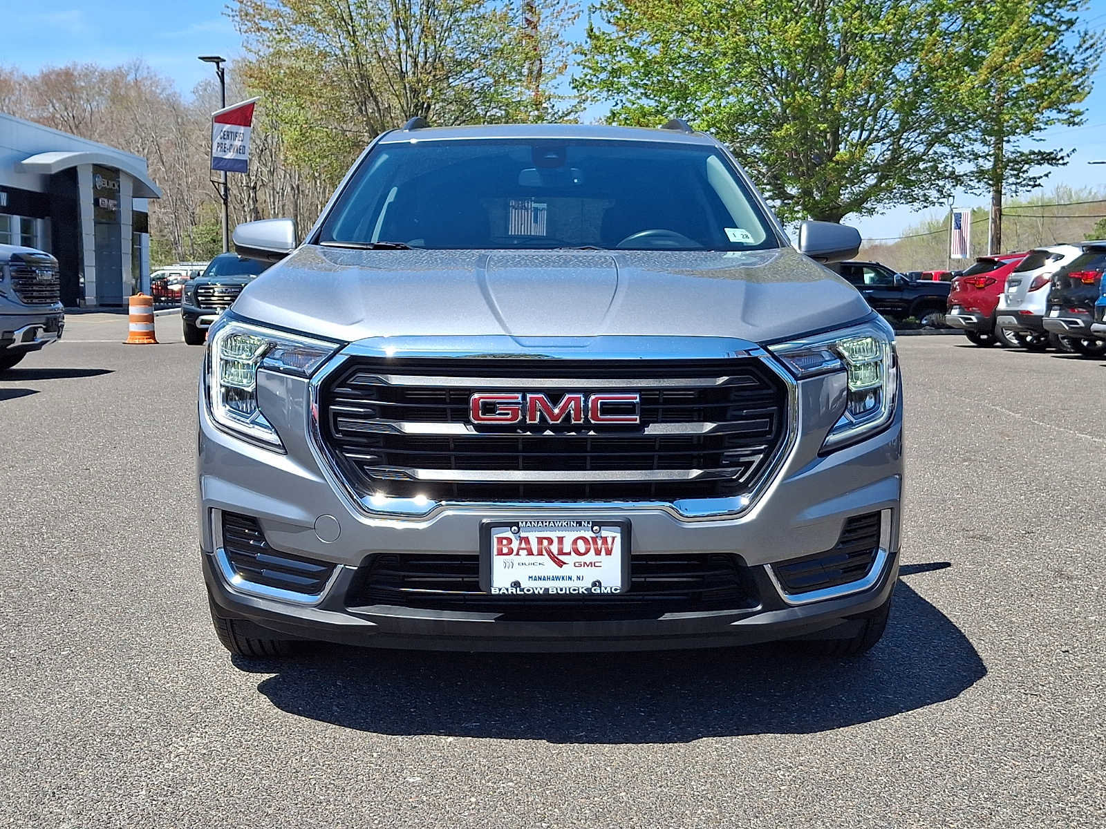 Used 2023 GMC Terrain SLE w/ Driver Convenience Package FWD image 2