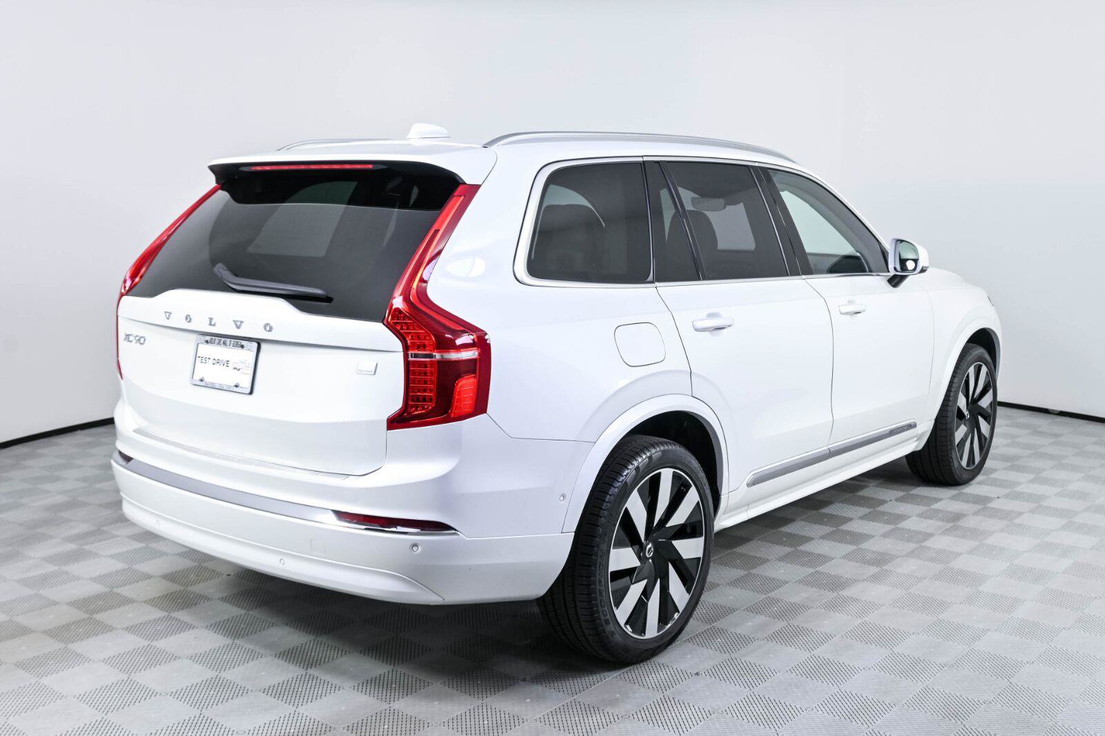 Used 2024 Volvo XC90 T8 Plus w/ Protection Package Premier AWD/4WD image 26