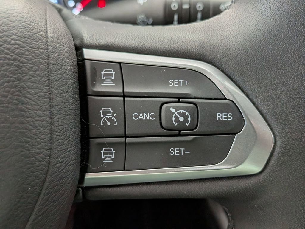 Used 2025 Jeep Compass Limited image 16