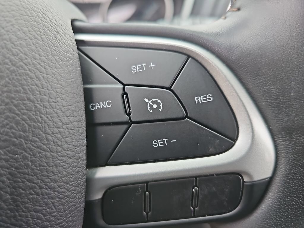 Used 2018 Jeep Compass Latitude w/ Cold Weather Group image 17