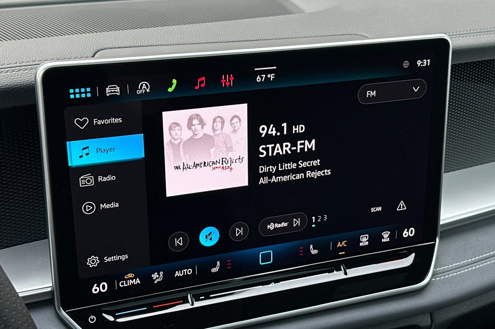 New 2026 Volkswagen Tiguan SE R-Line FWD image 16