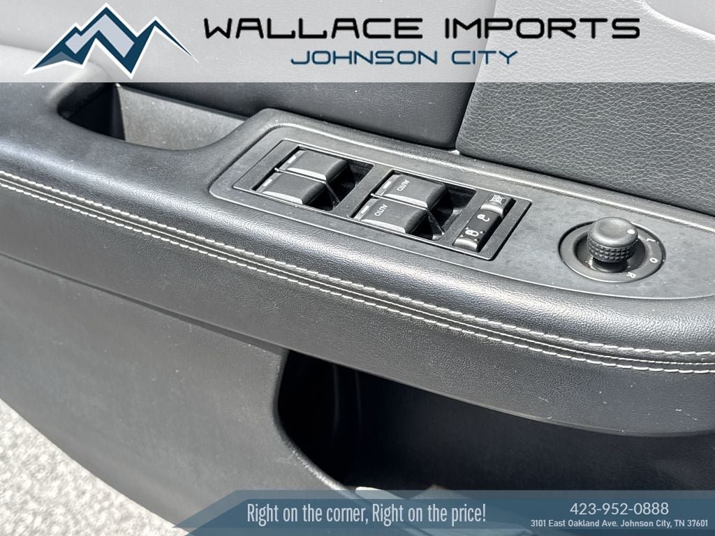 Used 2014 Chrysler 200 Limited FWD image 29