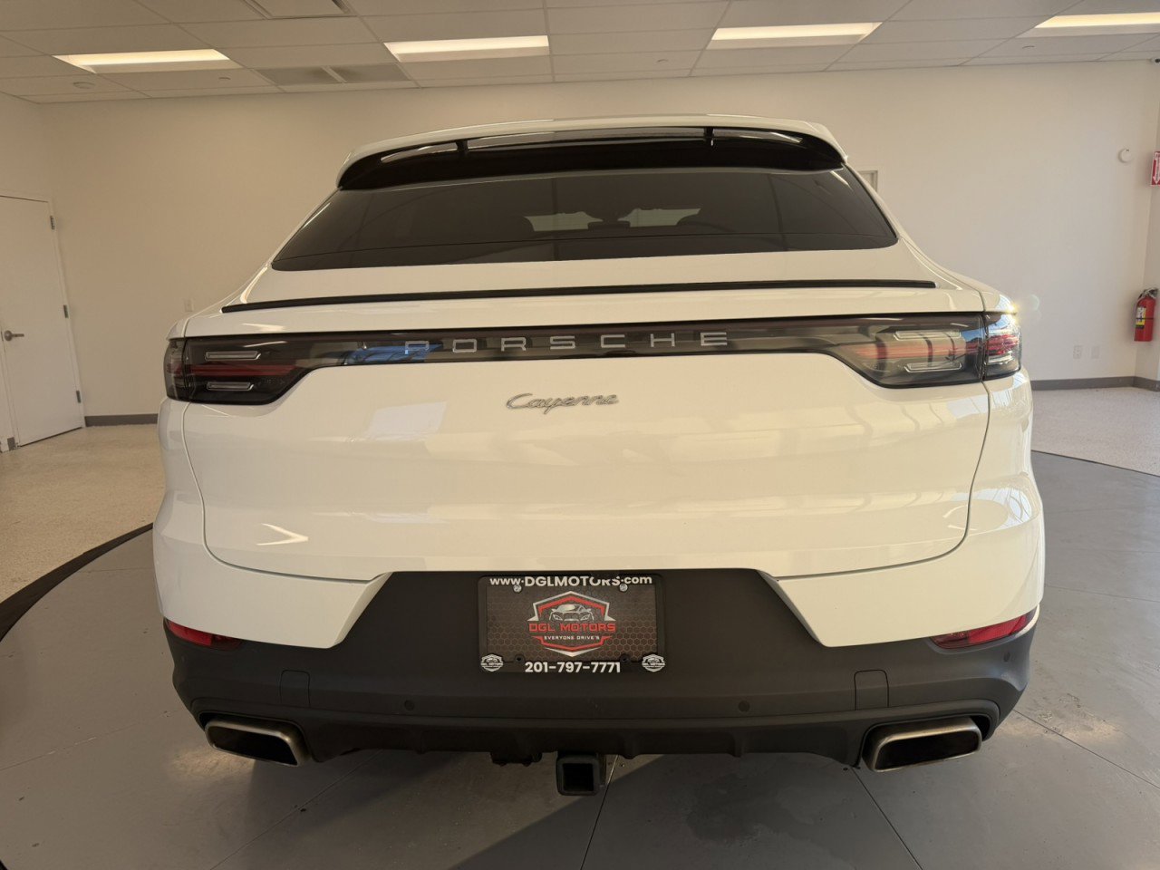 Used 2023 Porsche Cayenne Platinum Edition AWD/4WD image 6