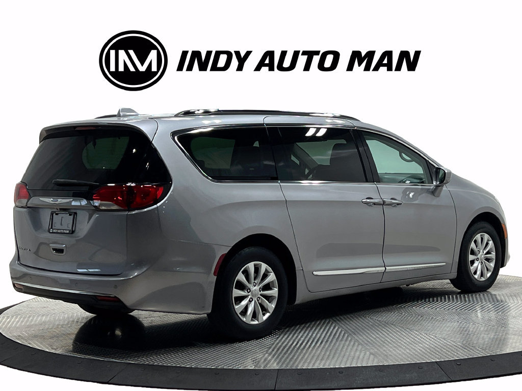 Used 2018 Chrysler Pacifica Touring-L FWD image 3